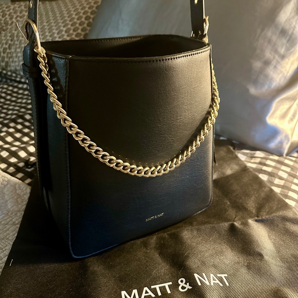 Matt & Natt Vasi Bucket Bag